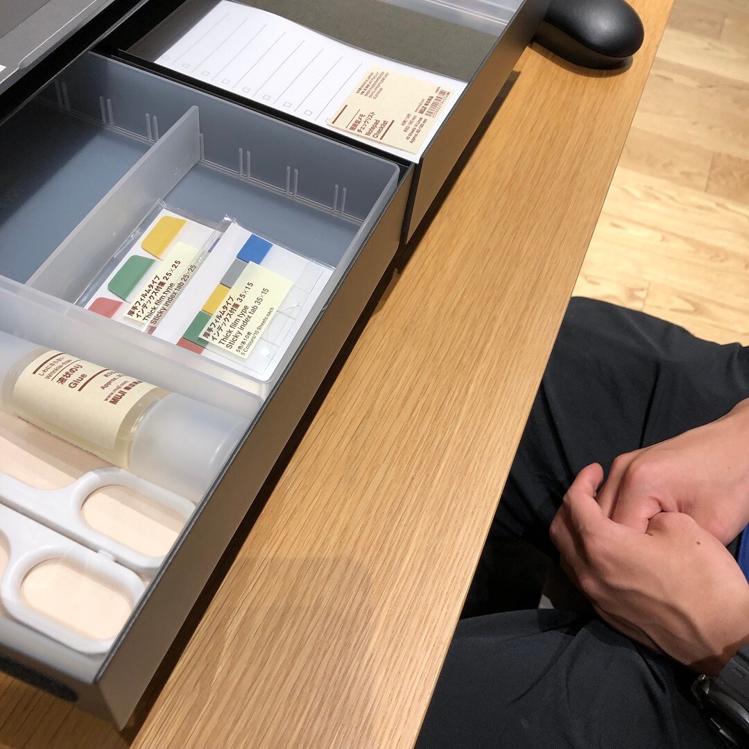 新大村駅前】新商品！スタイリッシュなスチールモニタースタンドをご